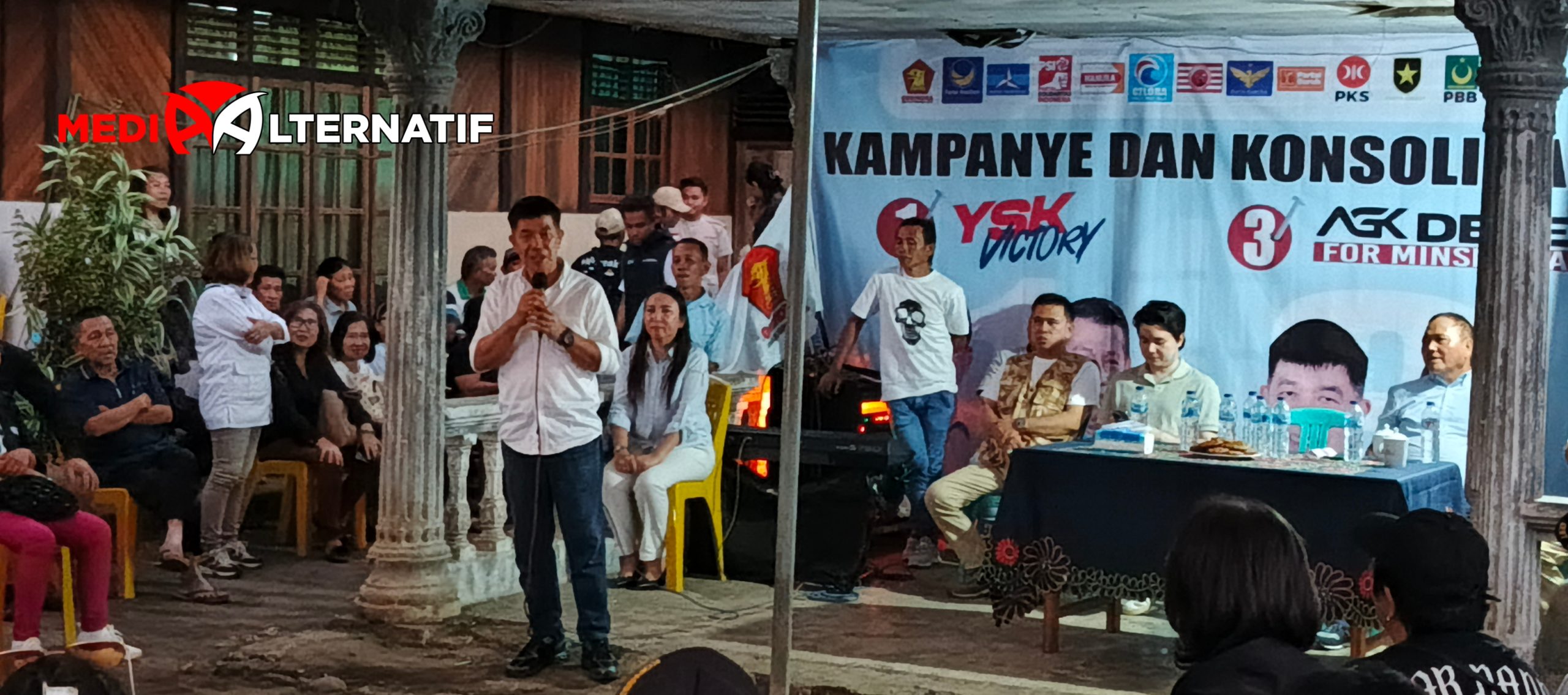 Asiano Gammy Kawatu saat orasi kampanye di Desa Makasili, foto (mediaalternatif)