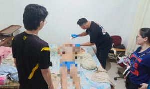 Korban Renny Iwan Lahu (64) ditemukan tak bernyawa di atas tempat tidur rumahnya, (foto : ist)