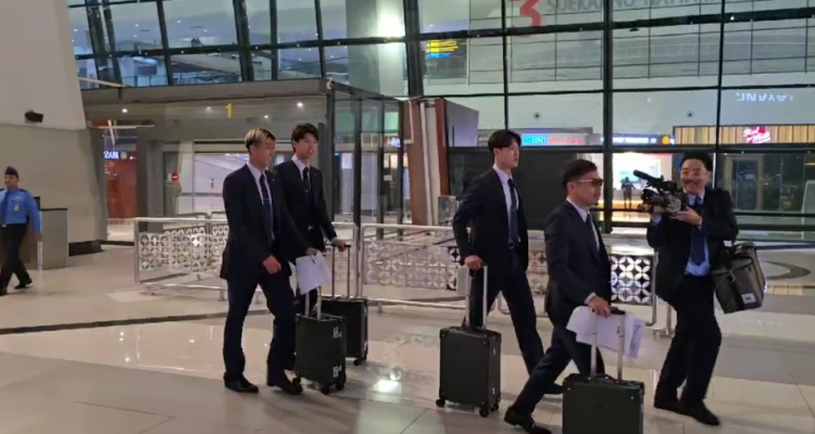 Timnas Jepang tiba di Indonesia setelah mendarat di Bandara Soekarno-Hatta, foto : (beritasatu/wahroni)
