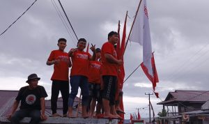 Relawan Milenial FDW-TK Kecamatan Kumelembuai Saat Kampanye, foto (mediaalternatif)