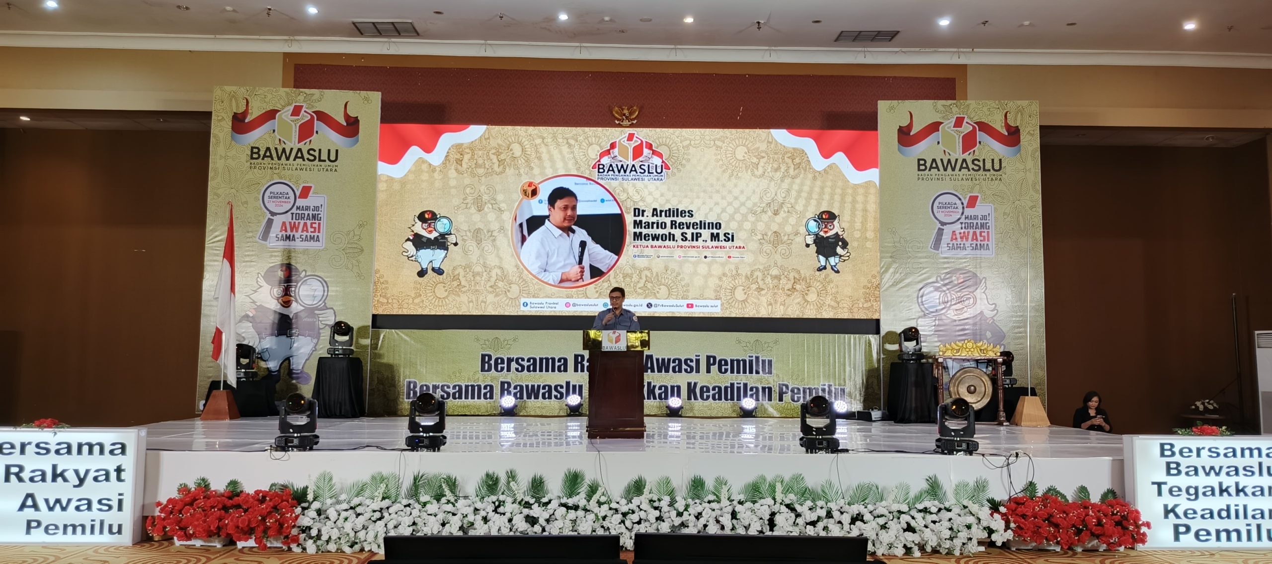 Ketua Bawaslu Sulut Ardiles Mewoh saat membuka Sosialisasi, (foto : mediaalternatif)