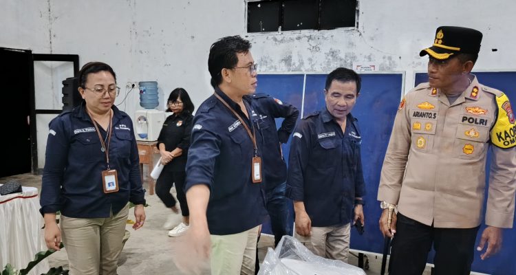 Kapolres Minsel AKBP Arianto Salkery, SH MH saat meninjau Pleno Rekapitulasi di Kecamatan Kumelembuai, Jumat (29/11/2024). (foto:mediaalternatif)