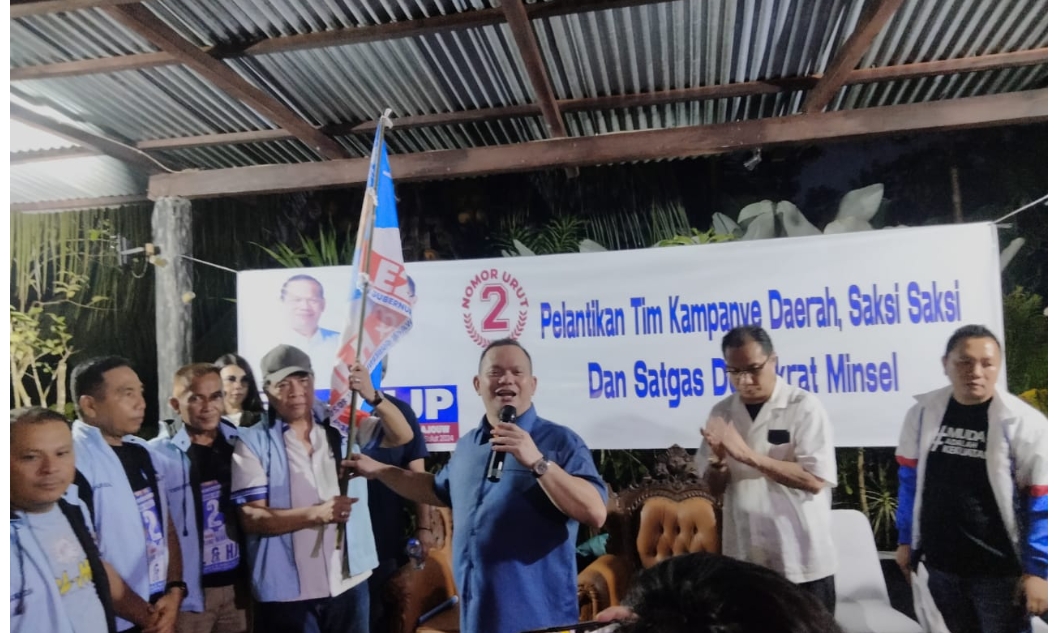 E2L saat melantik TKD dan Saksi-saksi di Minsel, foto (ist)