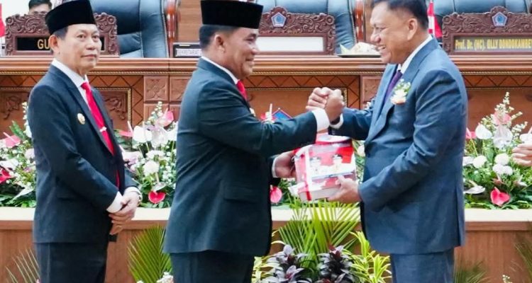 Salam Komando tandai Sertijab Gubernur dan Wakil Gubernur Sulut, dari Olly Dondokambey-Steven Kandouw kepada Yulius Selvanus dan Victor Mailangkay