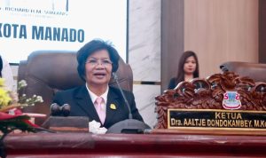 Ketua DPRD Manado, Aaltje Dondokambey saat memimpin Rapat Paripurna, (foto : ist)