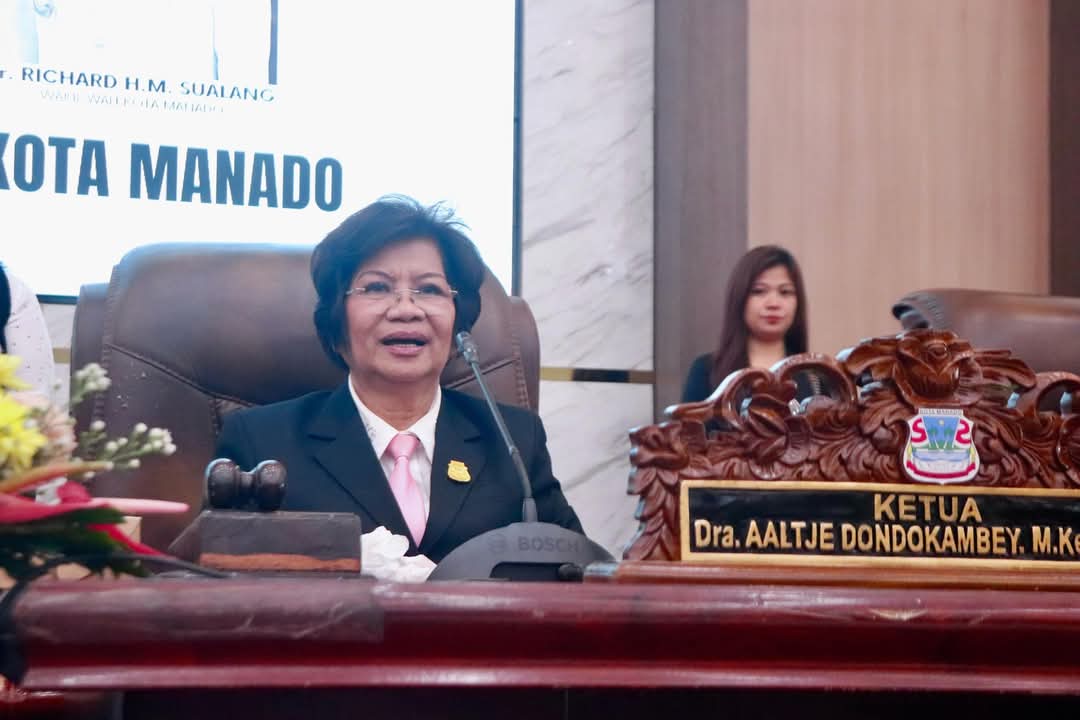 Ketua DPRD Manado, Aaltje Dondokambey saat memimpin Rapat Paripurna, (foto : ist)