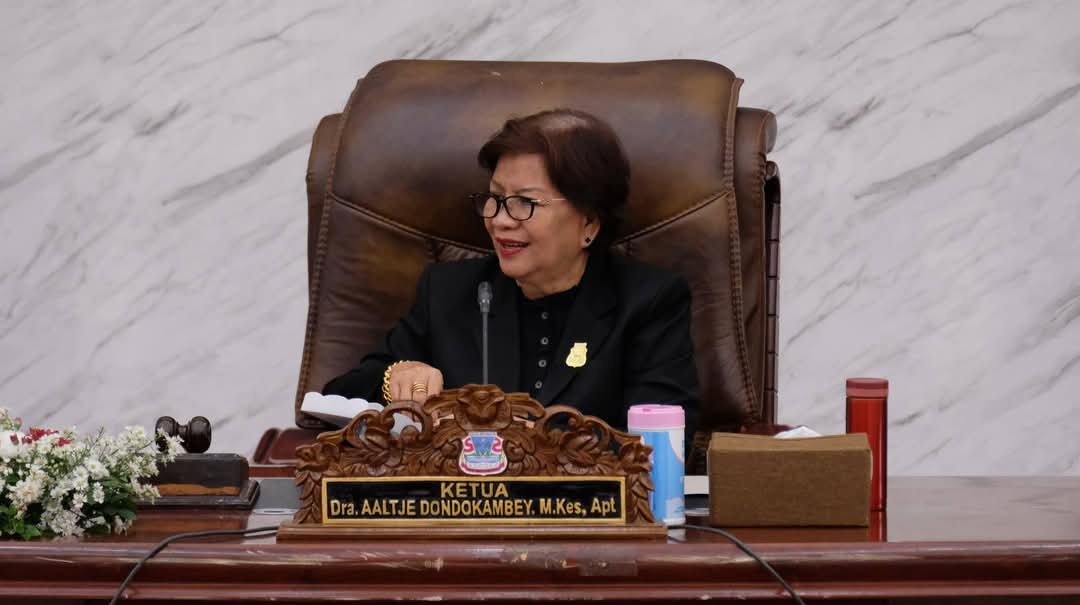 Ketua DPRD Manado Aaltje Dondokambey saat memimpin rapat paripurna LKPJ Walikota Manado