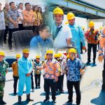 Gubernur Yulius saat meninjau pabrik semen PT. Conch North Sulawesi Cement, Jumat (28/3/2025). (foto : ist)