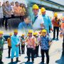 Gubernur Yulius saat meninjau pabrik semen PT. Conch North Sulawesi Cement, Jumat (28/3/2025). (foto : ist)