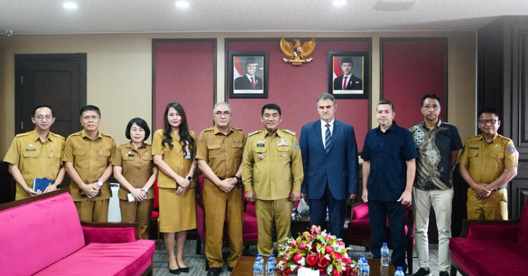 Kunjungan Dubes Rumania H.E. Mr. Dan Adrian Balanescu di Kantor Gubernur Sulut, Selasa (11/3/2025). (foto : istimewa)