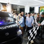 Gubernur Yulius Selvanus saat melepas pawai malam Takbiran di Halaman Kantor Gubernur Sulut, Minggu (30/3/2025). (foto : hps)
