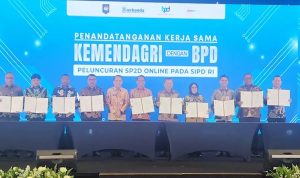 Direktur Utama Bank SulutGo, Revino Pepah, mewakili salah satu BPD yang ikut serta, secara langsung menandatangani PKS bersama 24 pimpinan BPD lainnya dari berbagai daerah di Indonesia. (foto : istimewa)