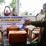 Gubernur Yulius Selvanus saat launching ekspor perdana komoditas teripang CV Buka Buka Island, di VVIP Bandara Sam Ratulangi Manado, Sabtu (19/4/2025).