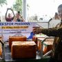 Gubernur Yulius Selvanus saat launching ekspor perdana komoditas teripang CV Buka Buka Island, di VVIP Bandara Sam Ratulangi Manado, Sabtu (19/4/2025).