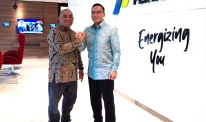 Pertemuan hangat Tonaas Ishak Tambani dan Dirut Pertamina Simon Mantiri, Jakarta (23/4/2025). foto : istimewa