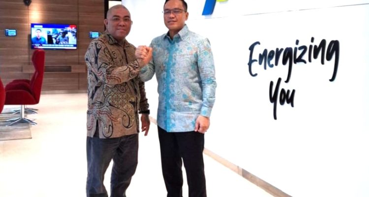 Pertemuan hangat Tonaas Ishak Tambani dan Dirut Pertamina Simon Mantiri, Jakarta (23/4/2025). foto : istimewa