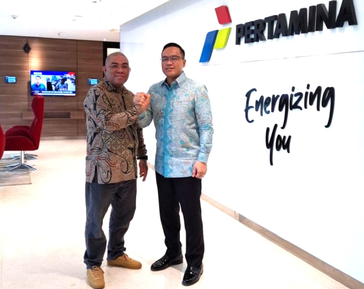 Pertemuan hangat Tonaas Ishak Tambani dan Dirut Pertamina Simon Mantiri, Jakarta (23/4/2025). foto : istimewa