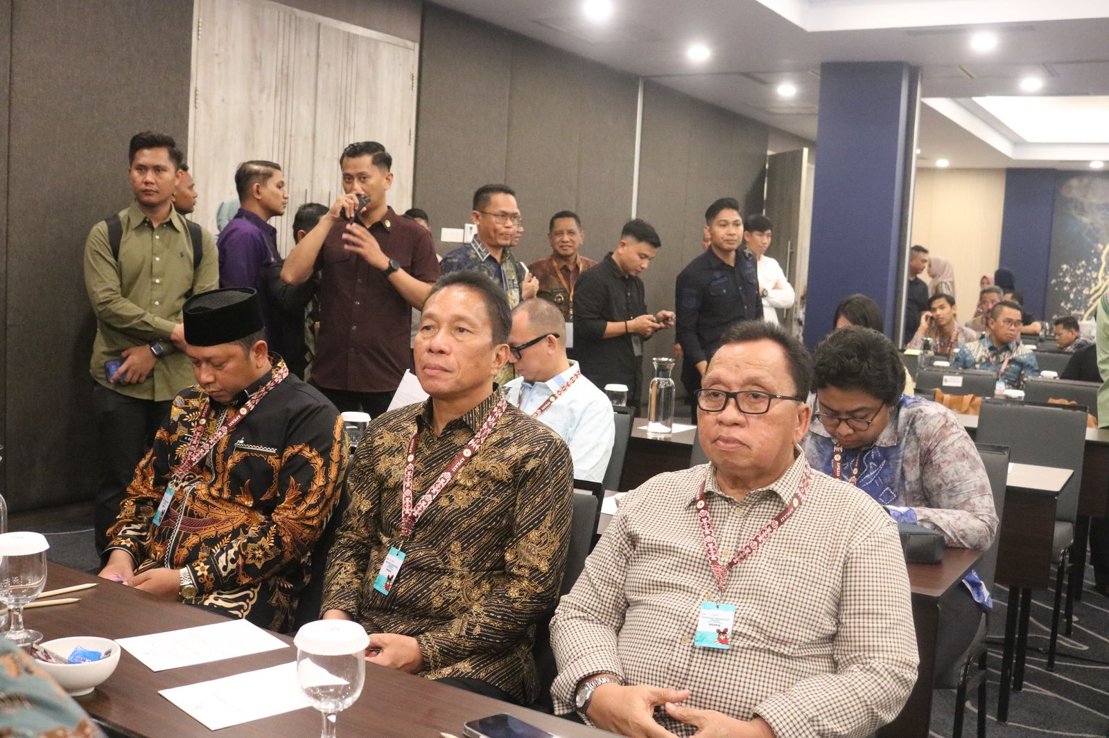 Bupati FDW saat mengikuti Orientasi Organisasi Asosiasi Pemerintah Kabupaten Seluruh Indonesia (APKASI) di The Sentra Hotel Manado, (foto : ist)