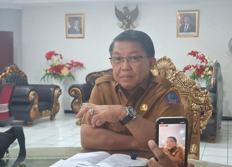 Asisten 1 Setdaprov Sulut, Denny Mangala yang juga ditunjuk sebagai Plh Kepala Dinas Komunikasi, Informatika, Persandian dan Statistik Daerah Provinsi Sulut. (foto : istimewa)