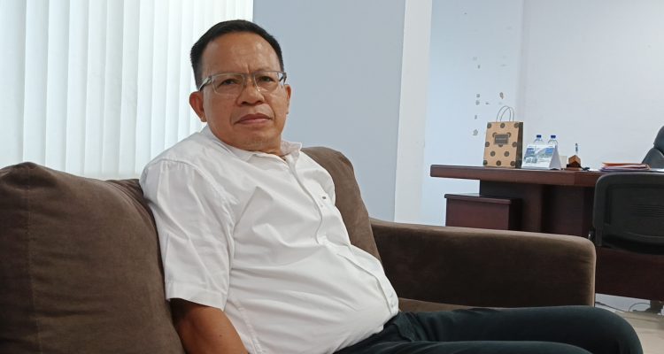 Kakanwil Bulog Sulut Gorontalo, Ermin Tora, SP saat ditemui di Ruang Kerjanya, Kamis (10/7/2025). (foto : alternatif)