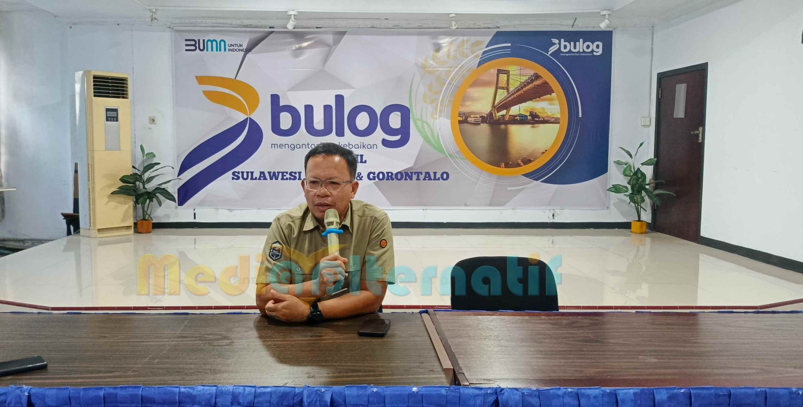 Pimpinan Wilayah (Pinwil) Bulog SulutGo, Ermin Tora (foto : alternatif)