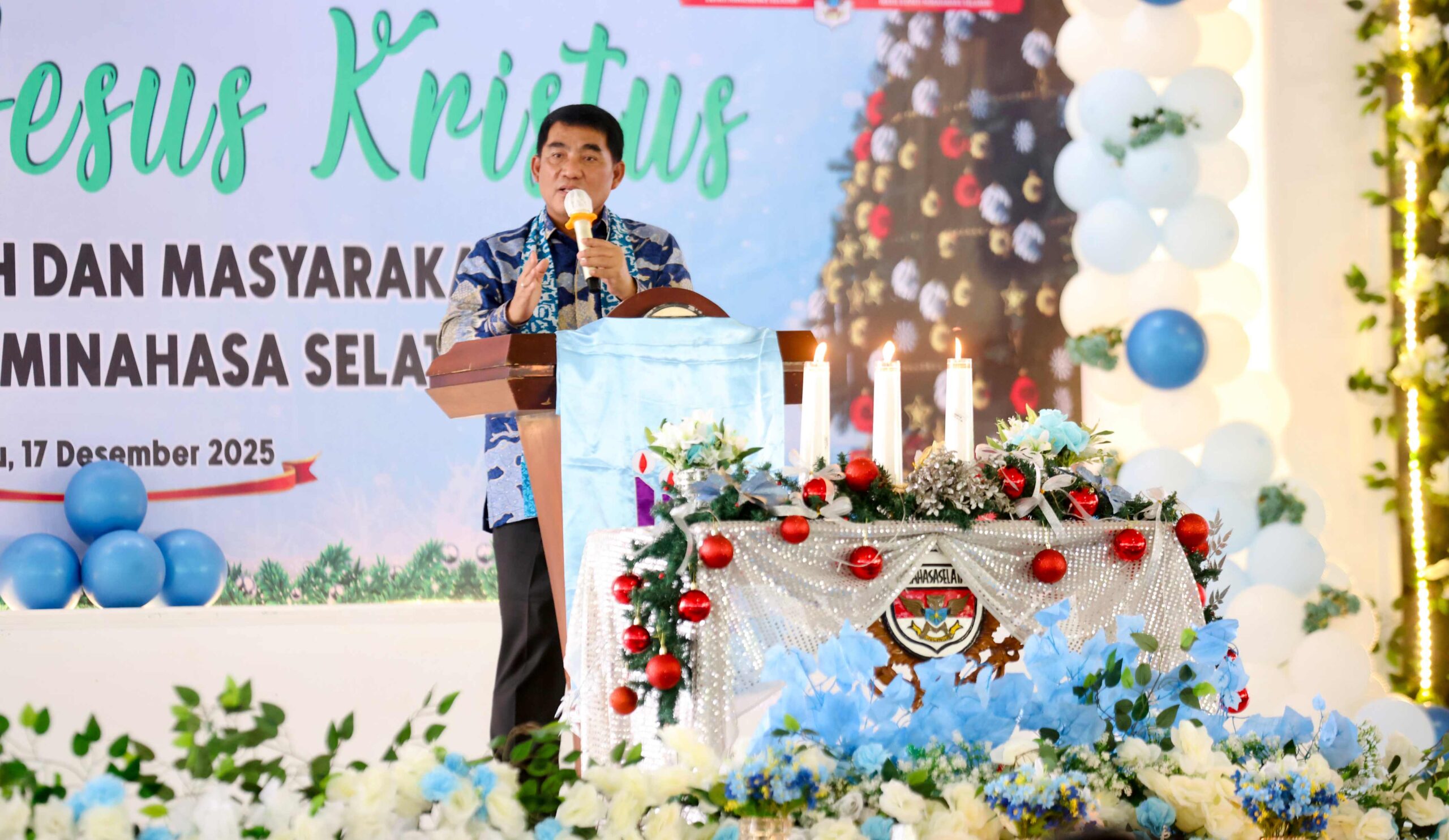 ‎Gubernur Yulius saat membawakan sambutan dalam ibadah Pra Natal Pemkab Minsel bersama Masyarakat (foto : ist)