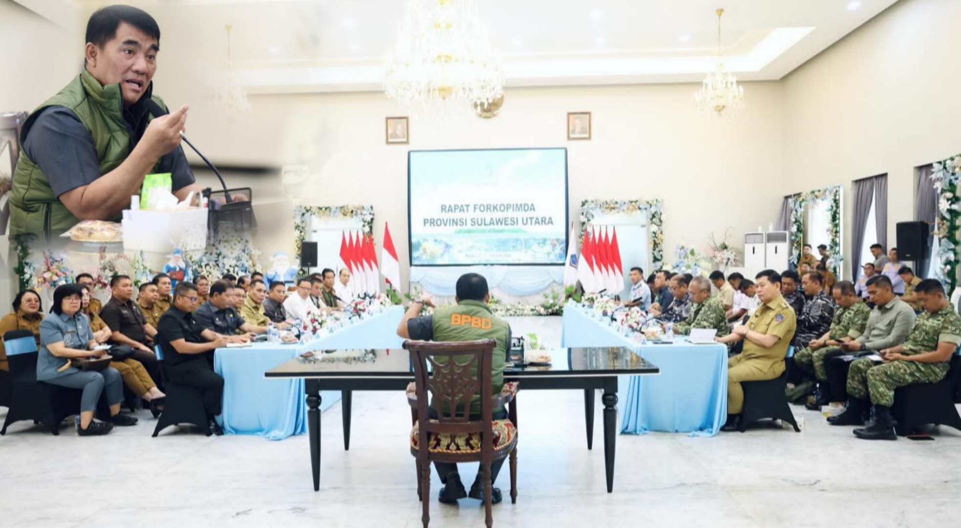 Gubernur Yulius saat memimpin rapat koordinasi bersama forkopimda dan stakeholder. (foto : ist/kolase alternatif)