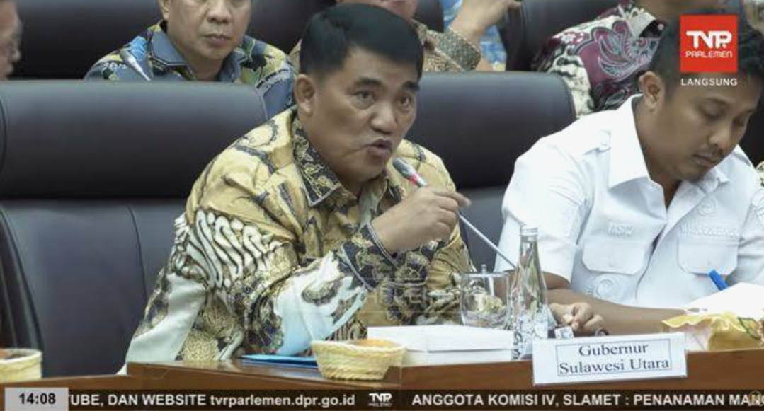 ‎Gubernur Sulawesi Utara, Yulius Selvanus saat mengikuti rapat kerja dengan Komisi XII DPR RI di Komplek Parlemen, Jakarta, Kamis (29/1/2026). (Foto : Tangkapan Layar Youtube/DPR RI)