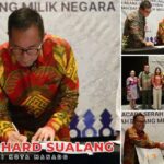 Wawali RS saat menandatangani Hiba Bus Sekolah di Kementerian Perhubungan RI, Jakarta, Senin (23/2/2026) (foto : istimewa)