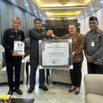 Penyerahan penghargaan di Wisma Negara Bumi Beringin, Manado, Selasa (24/2/2026).