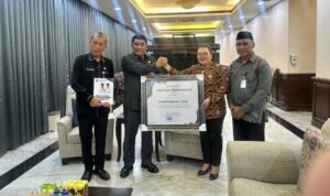 Penyerahan penghargaan di Wisma Negara Bumi Beringin, Manado, Selasa (24/2/2026).