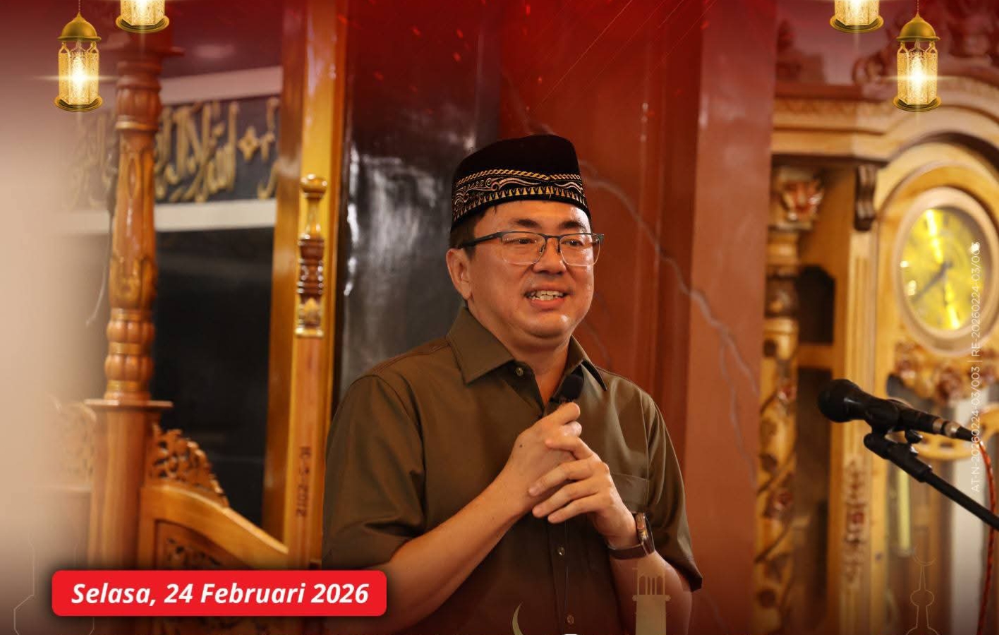 Walikota Andrei Angouw saat buka puasa bersama Jemaah Masjid Al-Munawwarah, Kelurahan Mahawu, Selasa (24/2/2026). foto : ist