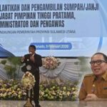 Gubernur Yulius saat melantik dan mengambil sumpah/janji jabatan. Insert : Kadis Perkebunan Darwin Muksin, S.Sos, MM (foto : istimewa)
