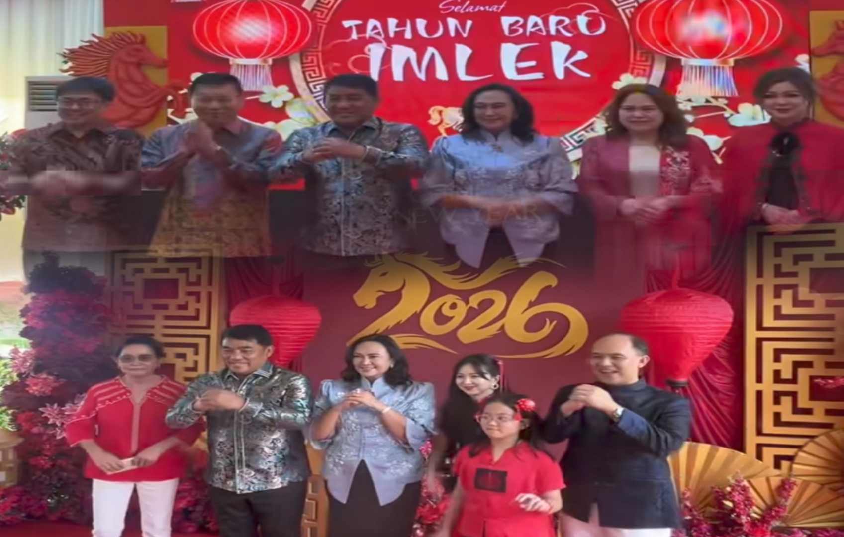 Gubernur dan istri saat berkunjung di kediaman rudis Walikota Manado dan kediaman pribadi ketua Kadin Manado, Selasa (17/2/2026)