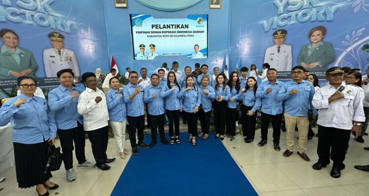Foto bersama pengurus Dekopinda Minsel usai pelantikan di Graha Gubernur, Jumat (6/3/2026)