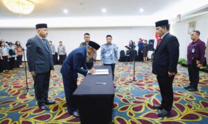 ‎Momen pelantikan Kadis Kominfo dan Kadis Lingkungan Hidup Sulut di Kotamobagu. (Foto: Ist)