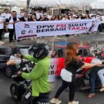 PSI Sulut saat bagikan takjil gratis bagi penggunaan jalan di Pusat Kota Manado, Selasa (10/3/2026)