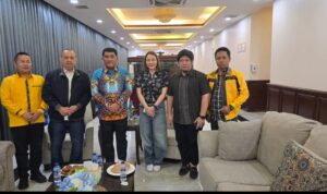 Pertemuan Pengurus Golkar Sulut dengan Gubernur Yulius di Wisma Negara Bumi Beringin (foto : istimewa)