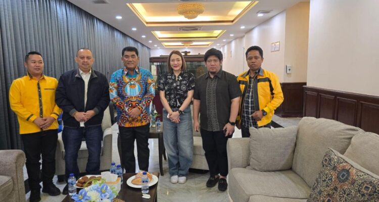 Pertemuan Pengurus Golkar Sulut dengan Gubernur Yulius di Wisma Negara Bumi Beringin (foto : istimewa)