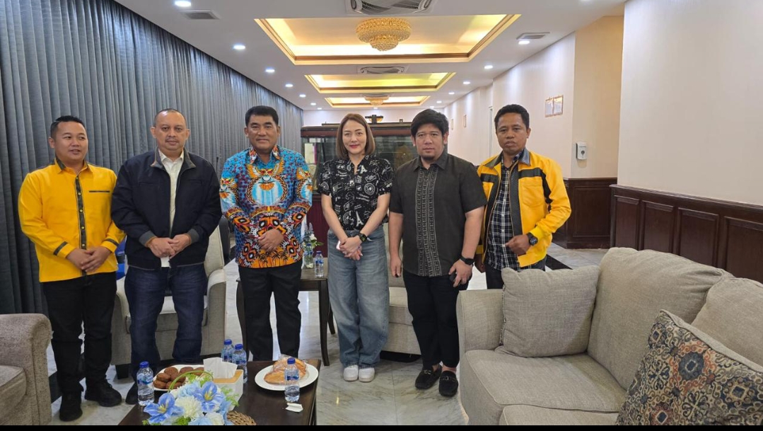 Pertemuan Pengurus Golkar Sulut dengan Gubernur Yulius di Wisma Negara Bumi Beringin (foto : istimewa)