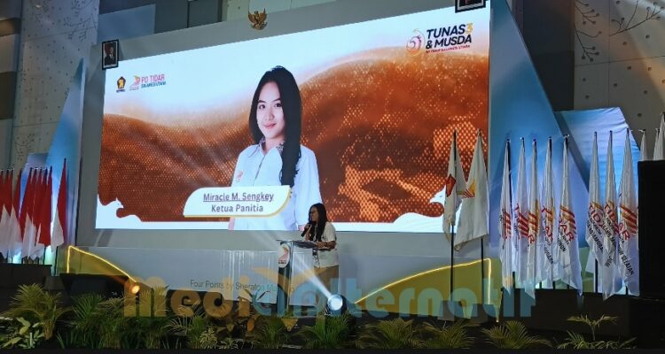 Miracle Sengkey saat membawakan sambutan laporan panitia di acara Musda Tidar Sulut, (foto : mediaalternatif)