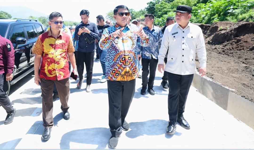 Gubernur YSK saat meninjau KEK Bitung, Kamis (30/4/2026). (foto : istimewa)