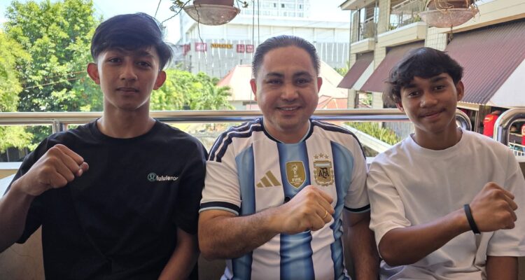 Ketua AFP Sulut Meyvo Rumengan bersama Ahmad Abdul Karim dan Alfa Karaeng