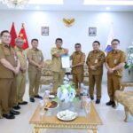 ‎Penyerahan nota dinas yang dilaksanakan di Wisma Negara Bumi Beringin Manado, Senin (11/5/2026). (foto : istimewa)