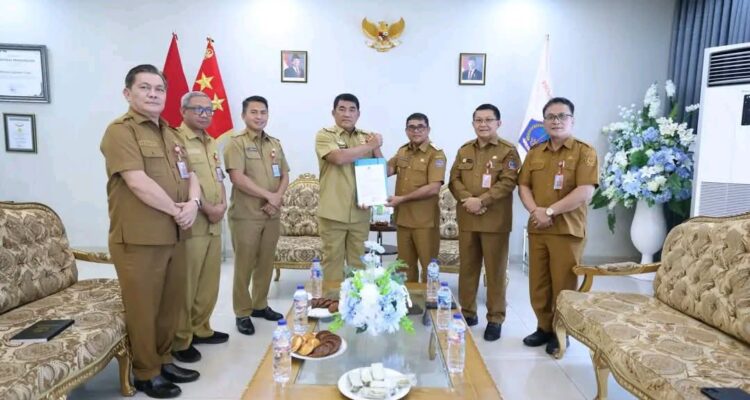 ‎Penyerahan nota dinas yang dilaksanakan di Wisma Negara Bumi Beringin Manado, Senin (11/5/2026). (foto : istimewa)