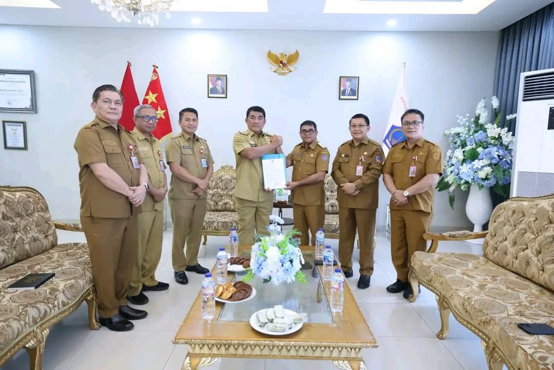 ‎Penyerahan nota dinas yang dilaksanakan di Wisma Negara Bumi Beringin Manado, Senin (11/5/2026). (foto : istimewa)