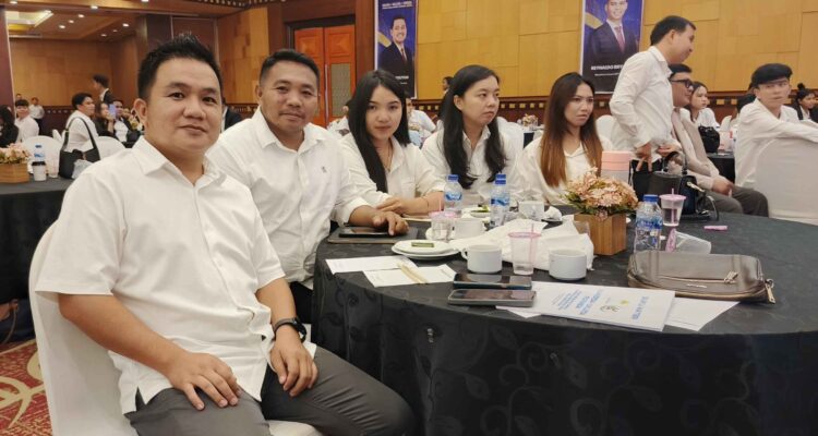 Ketua BPC Hipmi Mitra Fiano Rambi, SE bersama dengan pengurus saat hadir di Rakerda, Diklatda, dan Forbisda. (foto : mediaalternatif)