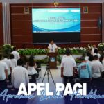 Febry Dien saat memimpin apel pagi, Senin (18/5/2026). (foto : dok BPMP)