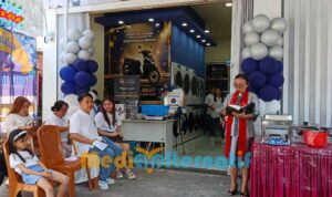 Grand Opening Luxury Laundry by Rivel & Kasih yang berlokasi di kompleks asrama polisi (aspol) Pakowa Jalan Arnold Mononutu, Wanea, Kota Manado, Sabtu (9/5/2026).