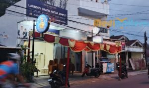 Besok Grand Opening Luxury Laundry by Rivel & Kasih, Alamat Jalan Arnold Mononutu (Aspol Pakowa) samping Indomaret Aspol. (foto : mediaalternatif)